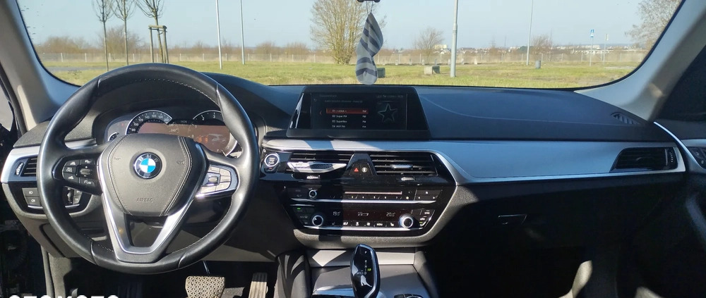 BMW Seria 5 cena 89999 przebieg: 104854, rok produkcji 2018 z Szczecin małe 121
